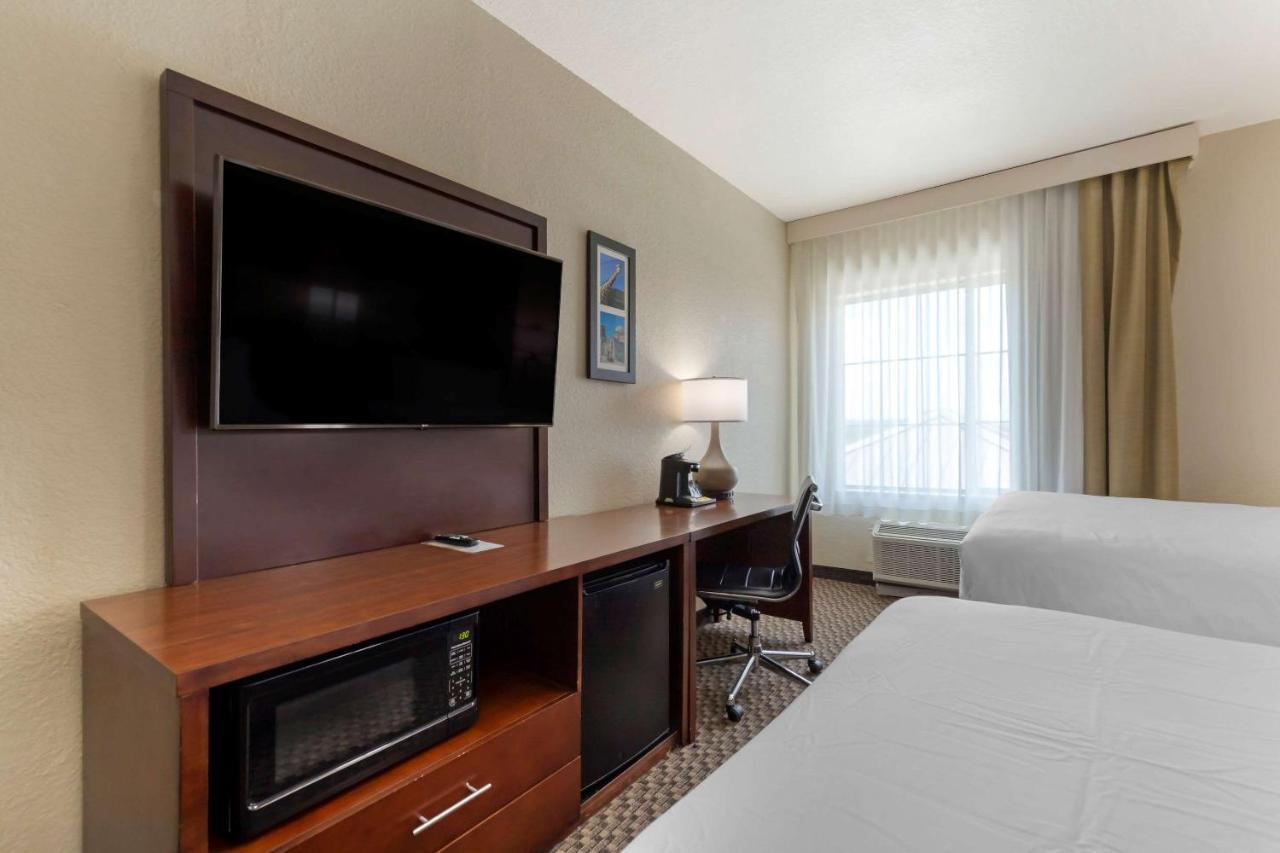 Hotel Comfort & Near Six Flags & Medical Center